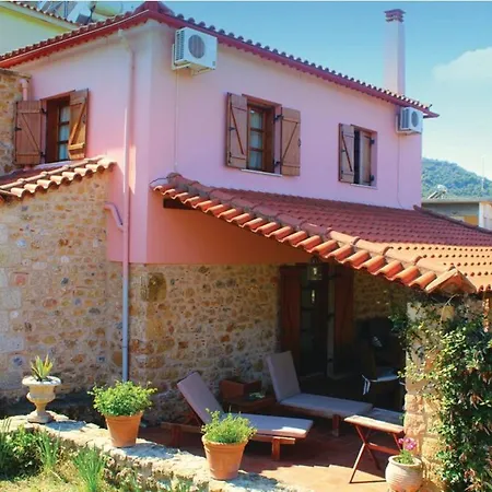 Сasa de vacaciones Kourounis House